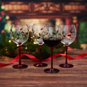 As fall turns to winter, holly berries make their appearance. Indulge in the spirit of the season with our exquisite set of 4 Winterberry Wine Goblets 13oz.